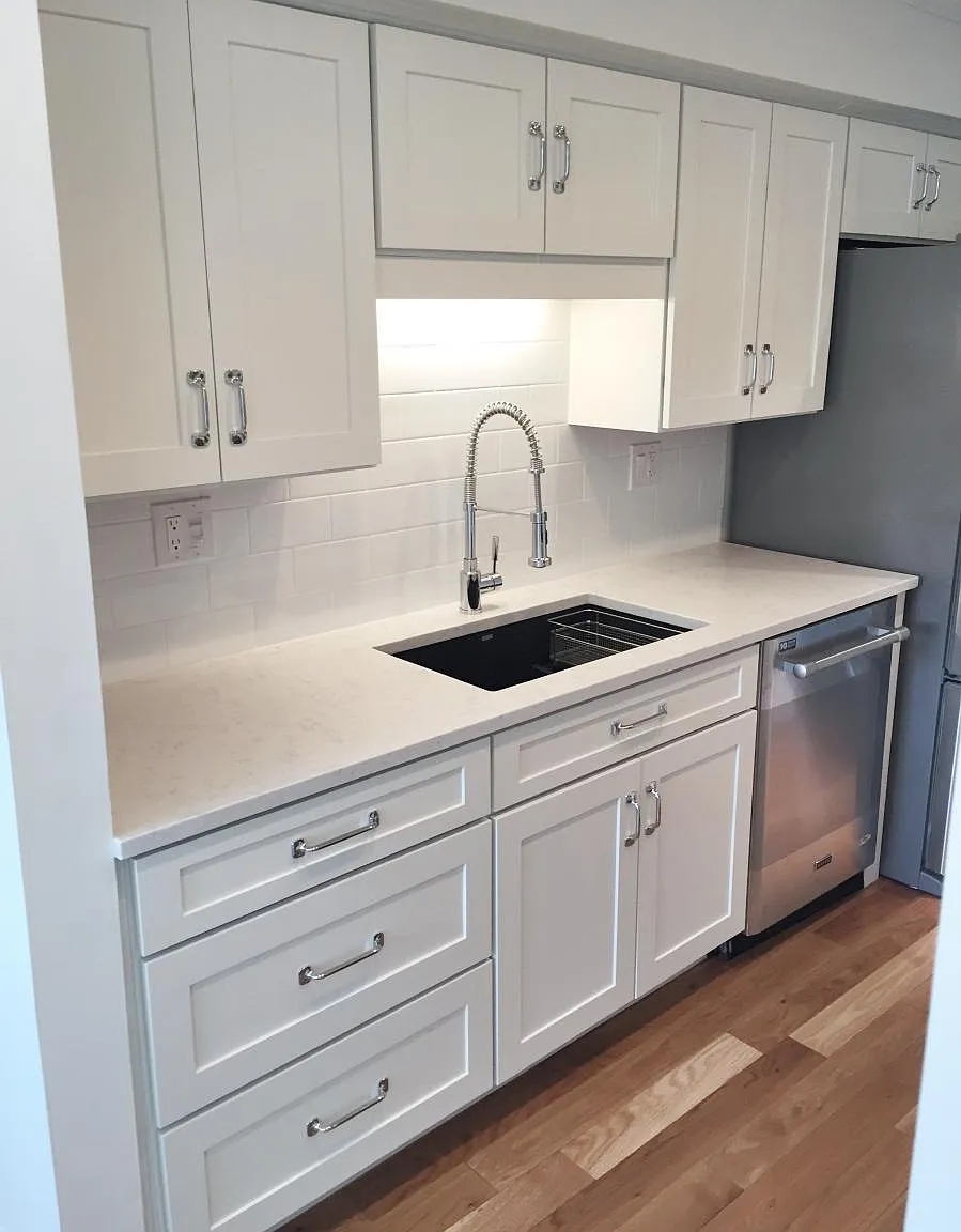 2076 Parmenter Boulevard — Photo 1