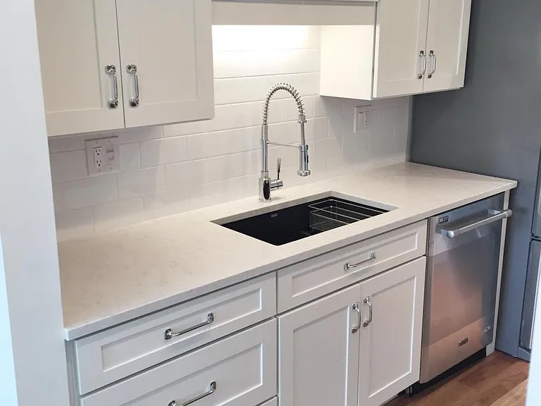 2076 Parmenter Blvd — Photo 1