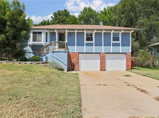 309 SW Redwood Dr, Blue Springs, MO 64014