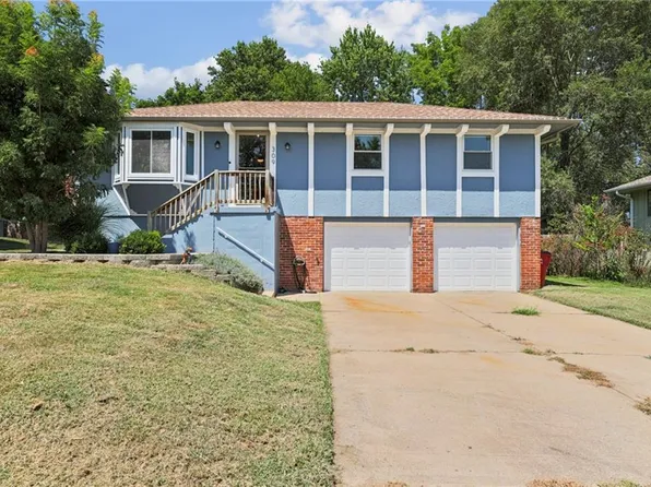 309 SW Redwood Dr, Blue Springs, MO 64014