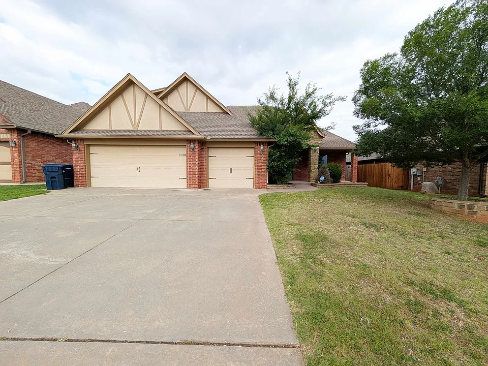 6405 Bent Wood Dr