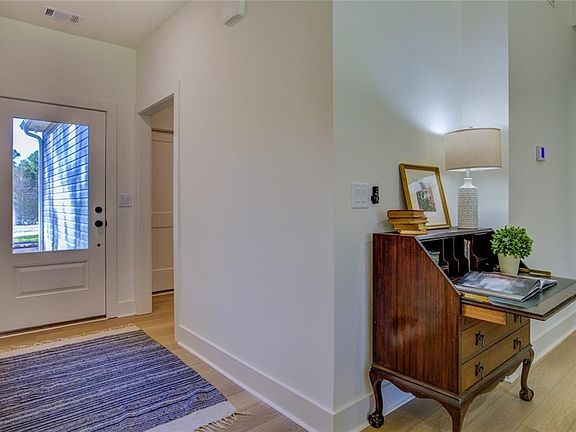 4th image of 97 Malcom Rd