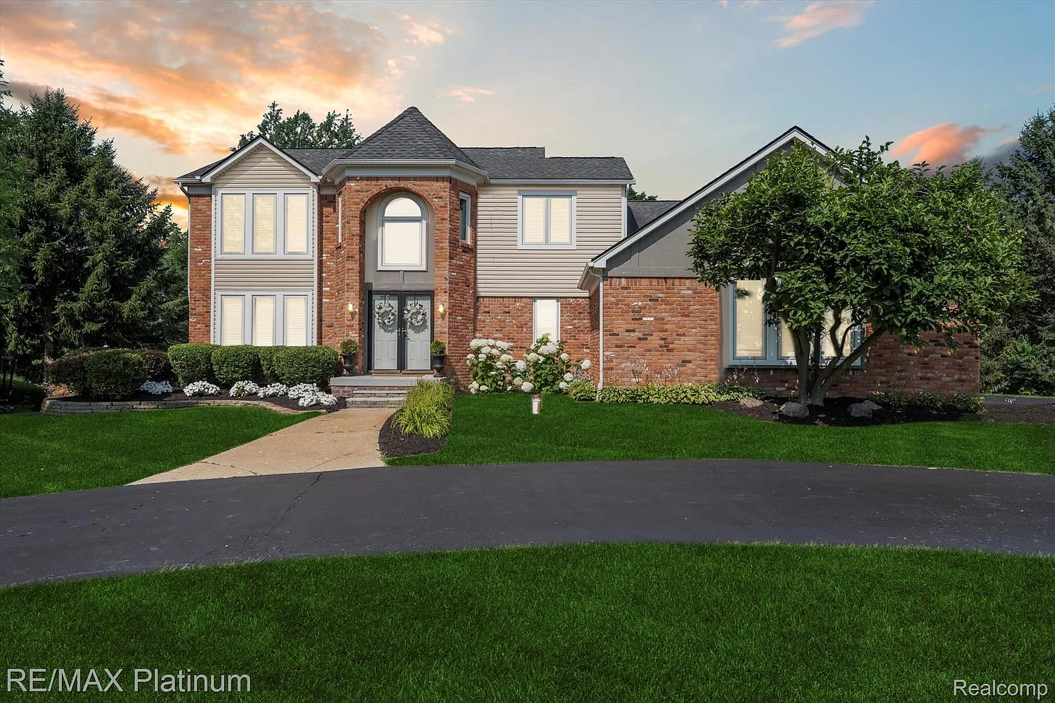 1743 W View Trl photo 1