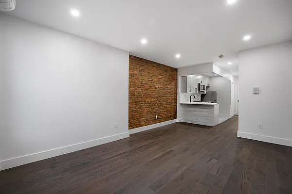 Rented by Safdie Realty Group | media 20