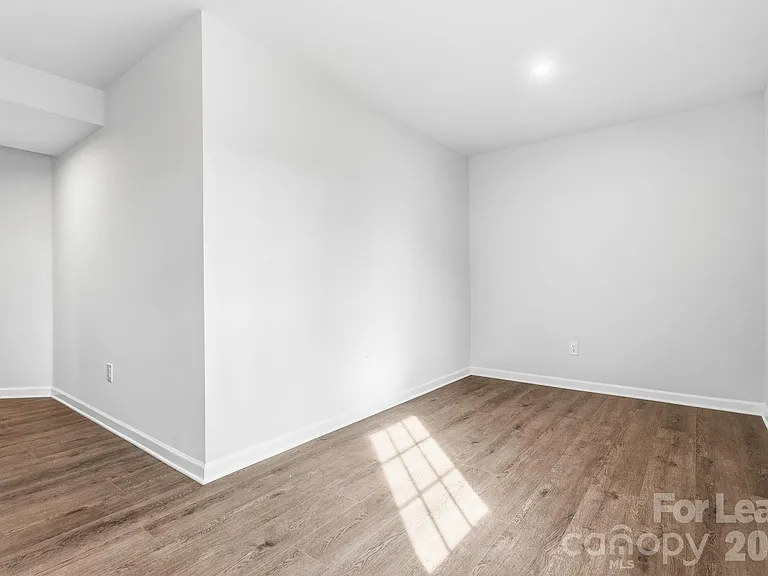 7024 Capstan Ter — Photo 6