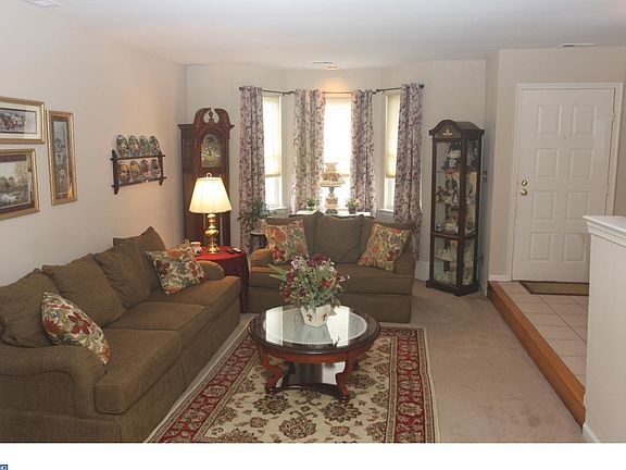 4th image of 318 Pellinore Ct