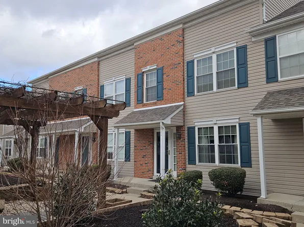 811 Purple Martin Ct #203, Warrington, PA 18976
