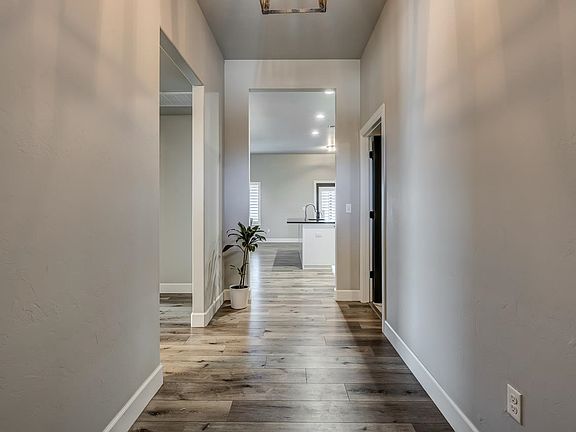 4th image of 2116 N Grandview St