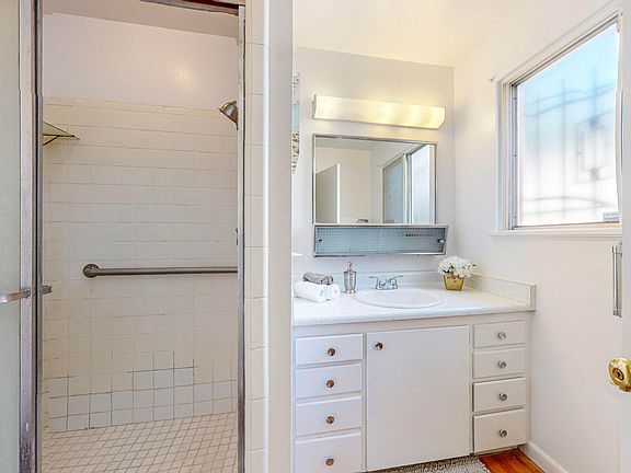 5th image of 5008 Sunningdale Ave NE