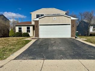 714 Cherry Valley Rd, Vernon Hills, IL 60061