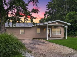 112 S 8th St SE, Clay City, IL 62824