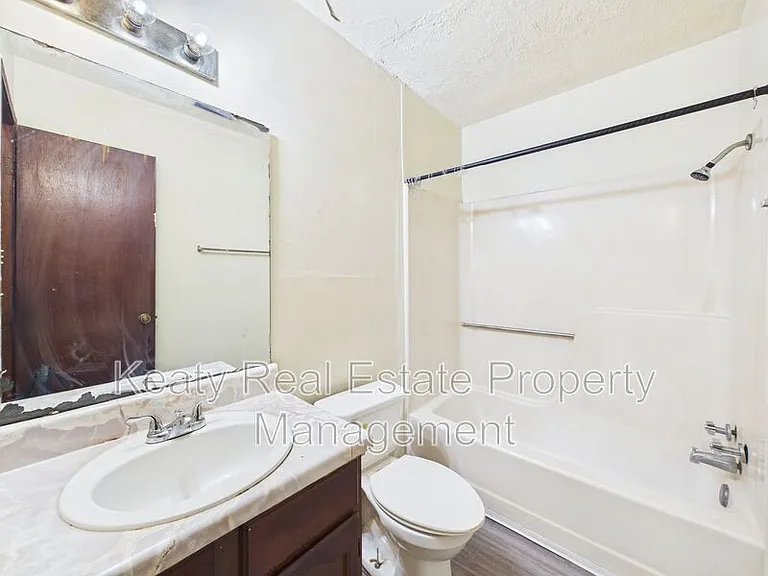 207 Rue Royale #A — Photo 9