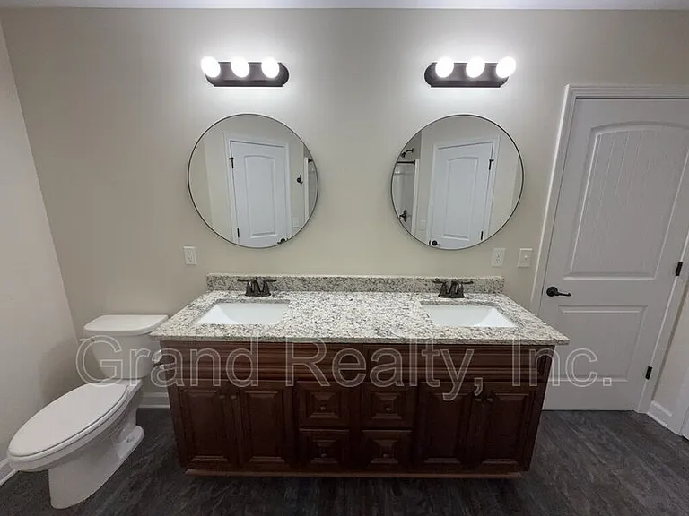4025 Brittany Ln — Photo 9
