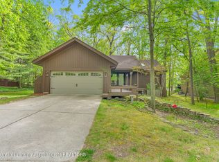1223 Woodwind Trl, Haslett, MI 48840