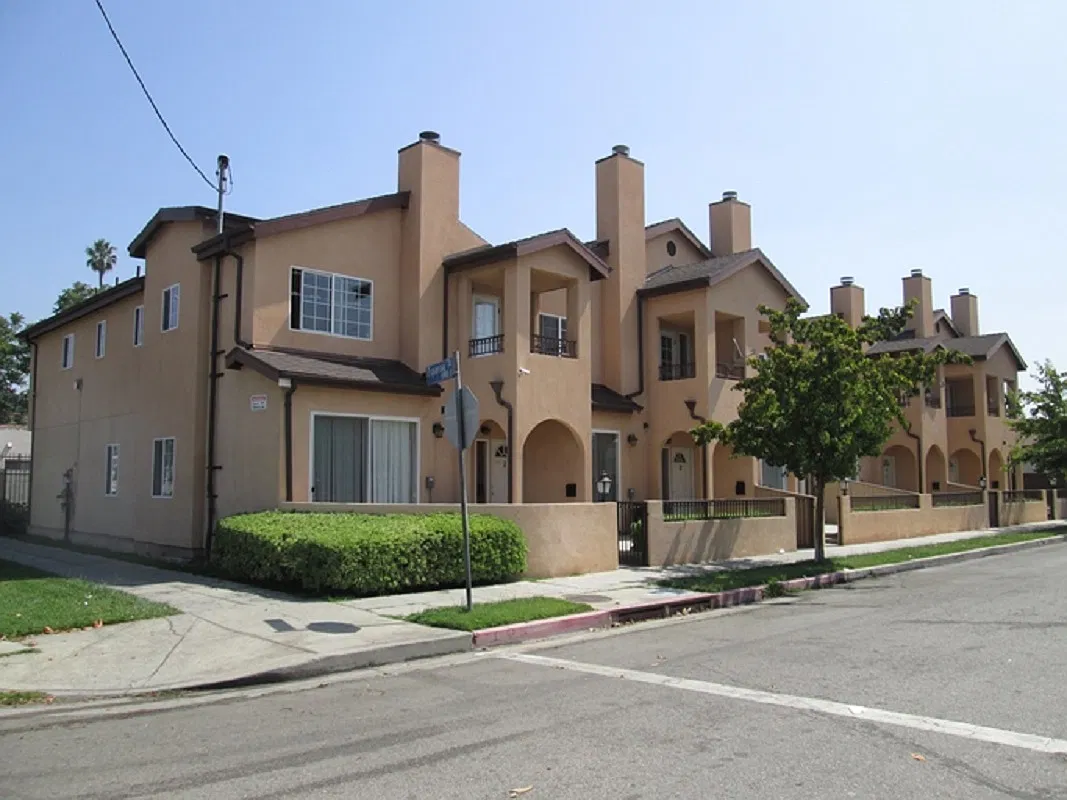 3 bed, 2.5 bath, 1585 sqft, $3,250 — Photo 2