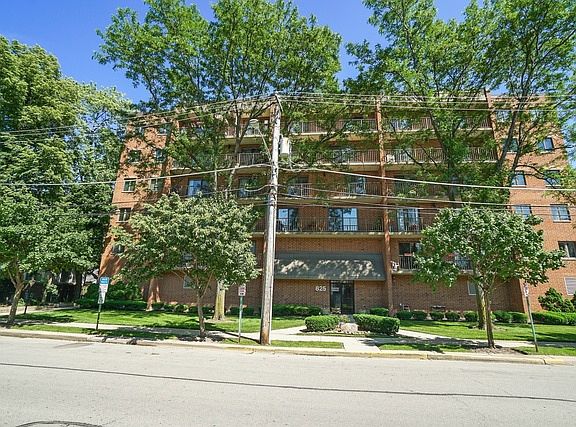 3rd image of 825 Center St APT 604