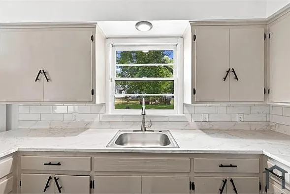 4 bed, 1128 sqft, $1,530 — Photo 3