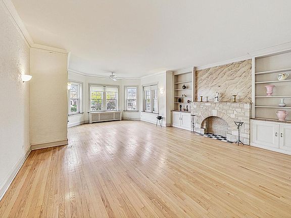 4th image of 1637 W Chase Ave #1E