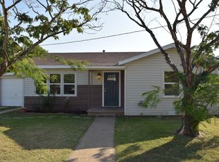 900 S Monroe St, Mc Gregor, TX 76657