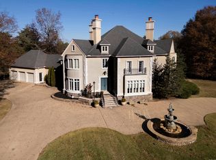 52 Country Club Cir, Searcy, AR 72143