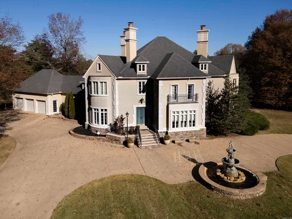 52 Country Club Cir, Searcy, AR 72143