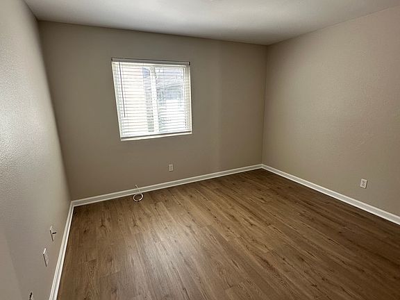 5th image of 167 Elm Ave