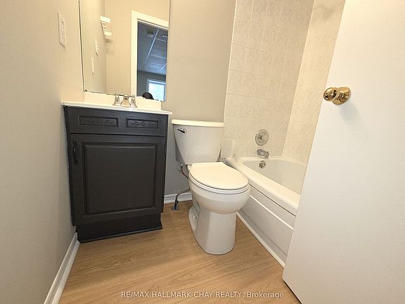 3rd image of 58 Queen St W #8