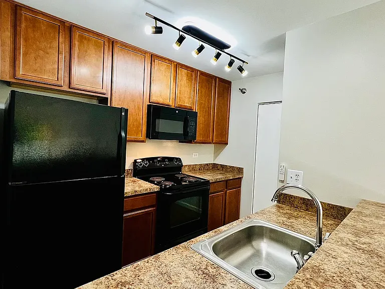 104 Glengarry Dr #208 — Photo 4