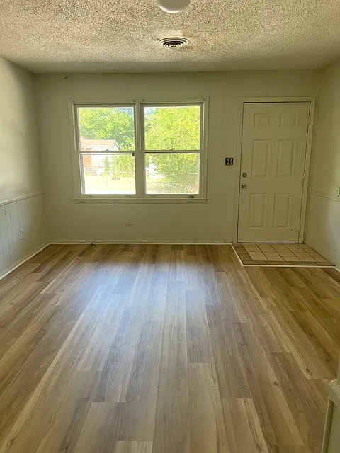 2 bed, $1,000 — Photo 4