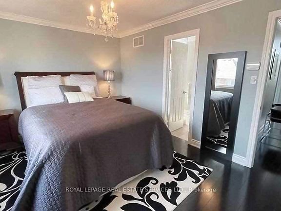 4th image of 2384 Hollybrook Dr