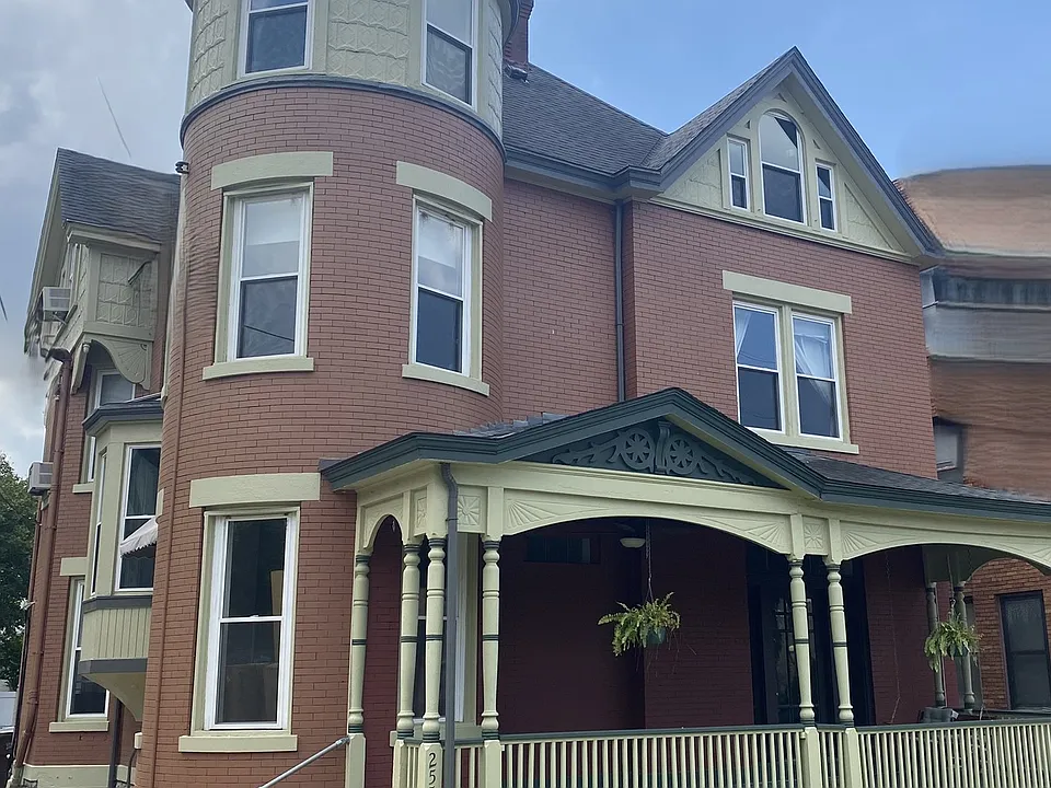255 Hosea Ave #4