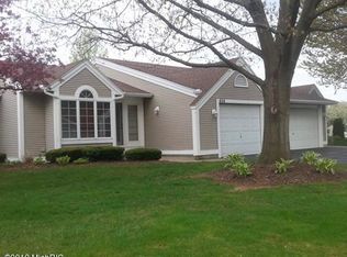 654 Appletree Dr, Holland, MI 49423