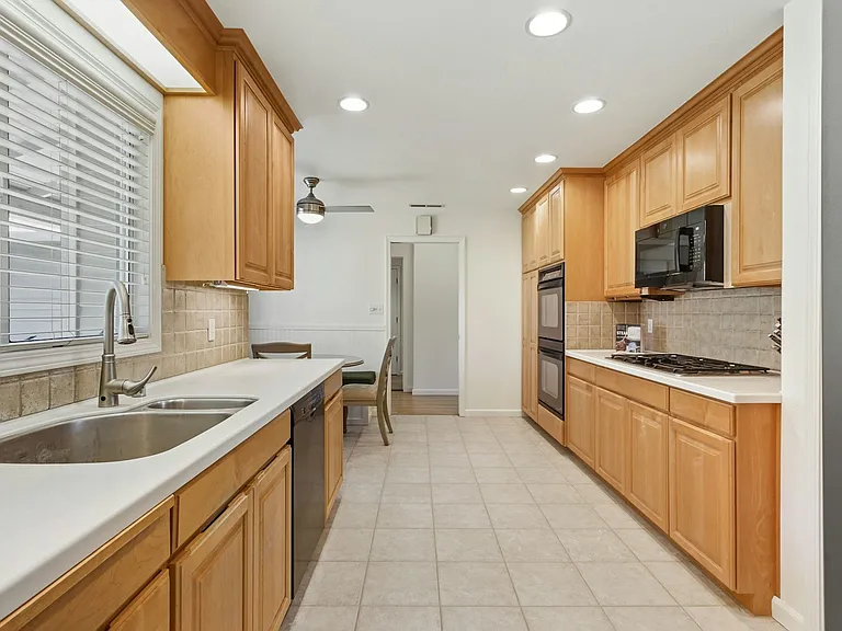3201 Bonita Dr — Photo 6