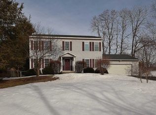 31 Mansion Dr, Hyde Park, NY 12538
