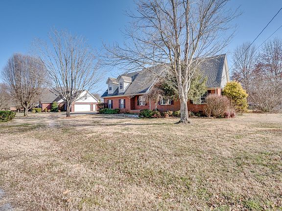 3rd image of 229 Fieldstone Dr