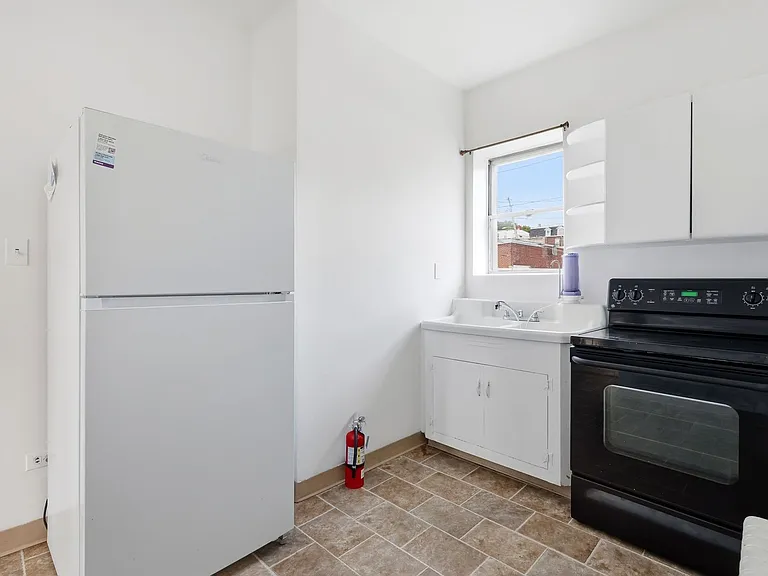 910 S 7th St — Photo 7