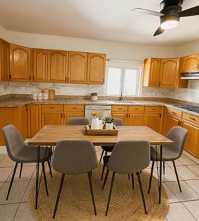 Staged photo example, kitchen