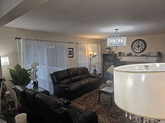 2nd image of 425 Thornridge Ct