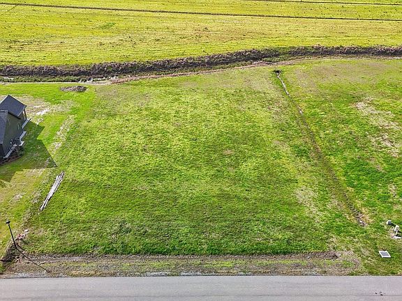 2nd image of 412 Harvest Ln