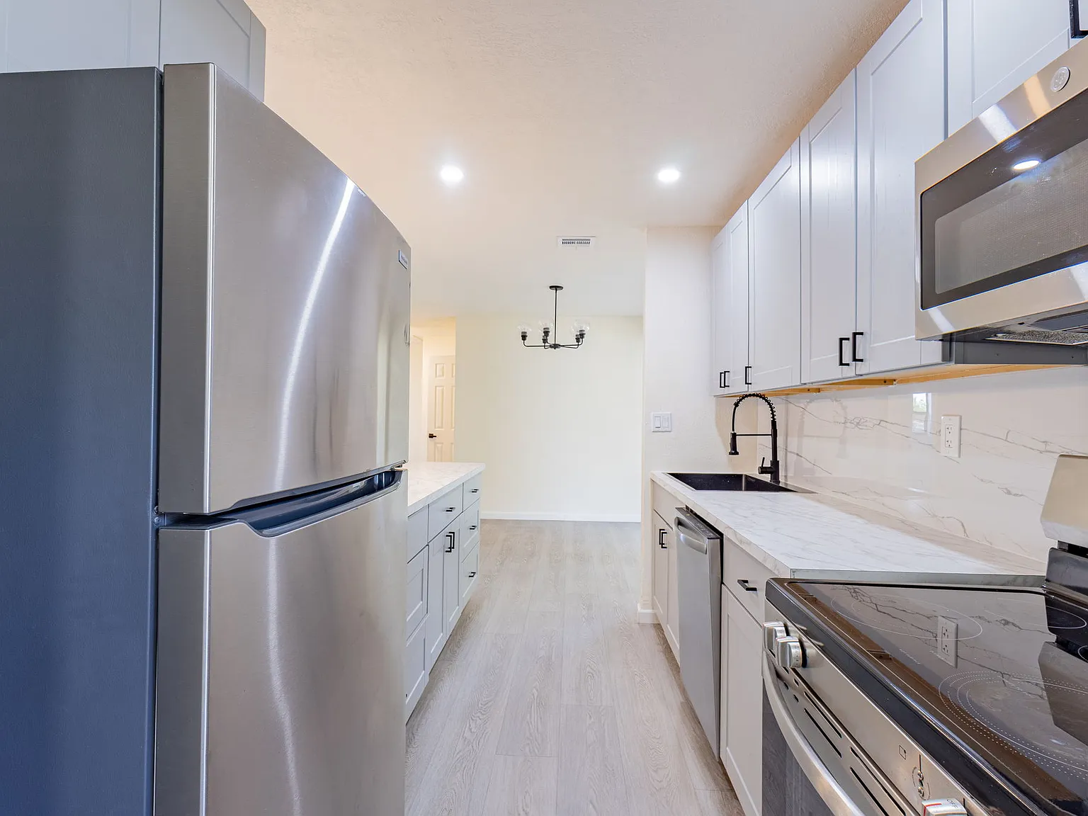 4 bed, 1272 sqft, $2,800 — Photo 3
