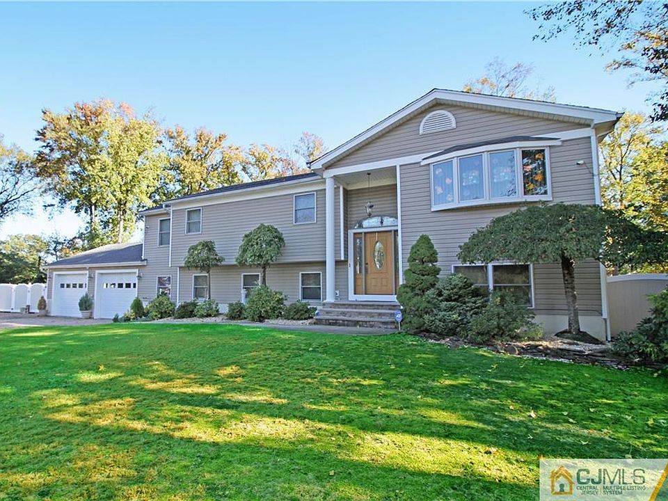 2nd image of 5 Michele Dr