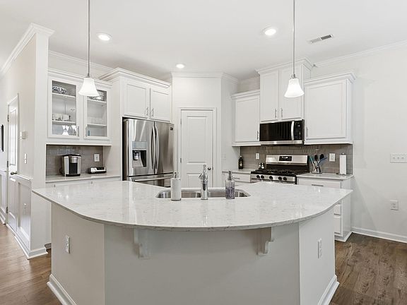 3rd image of 1115 Neighborly Way