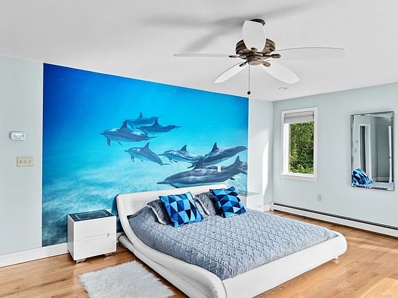 A private bedroom with a direct access to the bathroom