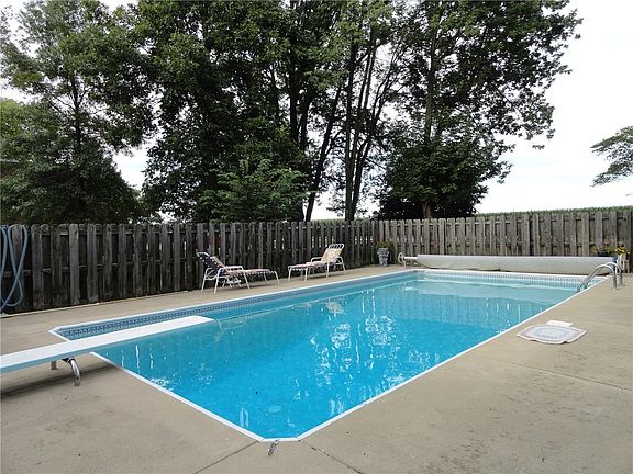 2nd image of 997 Country Club Dr