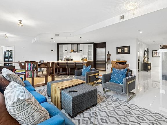3rd image of 1102 Hornby St #304