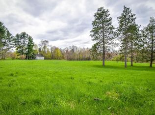 35 Strawberry Hill St, Dover, MA 02030