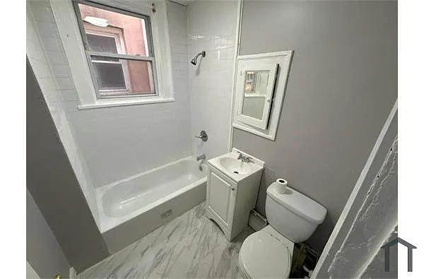 Building Photo - 134 E Jersey St #12