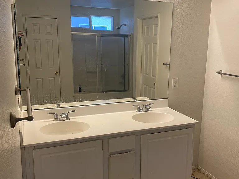 2046 Krystal Ave — Photo 6