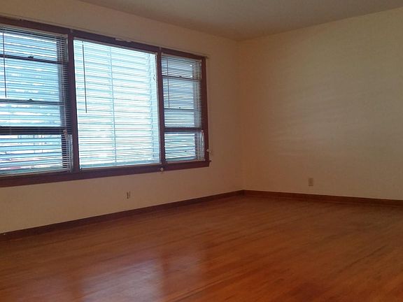 3rd image of 4425 Green Grove Dr