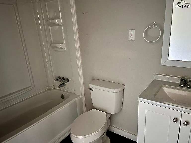 1525 Hursh Ave — Photo 6
